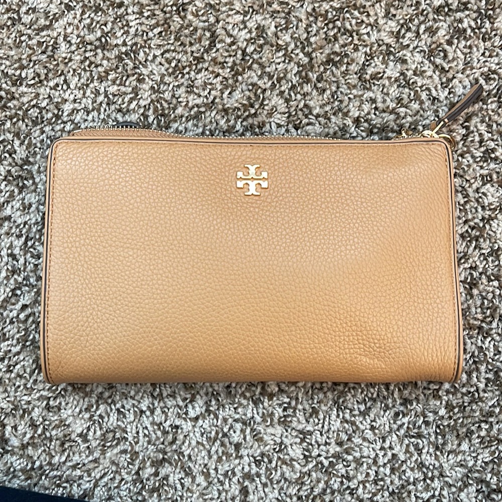 Tory Burch Black Crossbody in Cardamom